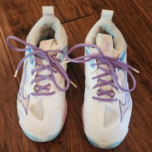 Mizuno White and Lavender Athletic Shoes